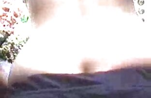 XXX Gran bomba sexual mamá se mete dos colegialas follando lesbianas manos y pies en su vagina