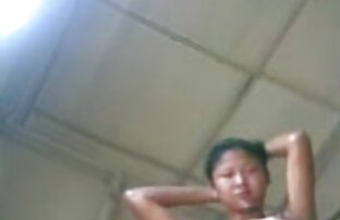 XXX Vaquero consigue su lesbianas follando en el baño polla compartida por tres zorras y se corre sobre ellas