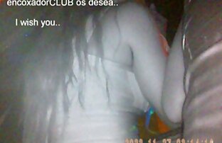 Cutie con grandes tetas haciendo webcam sexo entre colegialas lesbianas show