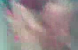 Latina adolescente toyig su afeitado mojado COÑO lesbianas follando con arnes